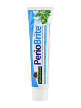Eine Tube Zahnpasta mit der Aufschrift 'PerioBrite' steht aufrecht. Die Verpackung ist blau und weiß mit einem Minzblatt-Design und dem Text 'Wintermint'.