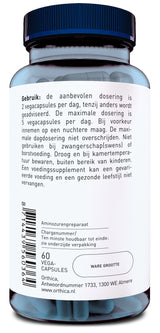 Das Bild zeigt eine Flasche mit blauen Vegacapsules von Orthica. Die Flasche hat ein blaues Etikett mit weißem Text, der Dosierungsanweisungen und andere Informationen enthält. Die Flasche ist transparent und zeigt die Kapseln im Inneren.