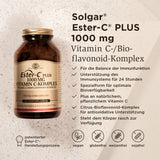 Eine braune Glasflasche von Solgar Ester-C Plus 1000 mg steht auf einer hellen Oberfläche. Neben der Flasche sind Informationen über das Produkt aufgelistet, darunter Vorteile wie Unterstützung der Immunfunktion, vegane und glutenfreie Eigenschaften. Es sind auch Symbole, die auf die Eigenschaften des Produkts hinweisen, wie vegan, glutenfrei und sojafrei.