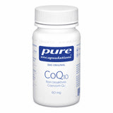 Das Bild zeigt eine weiße Plastikflasche mit einem Schraubverschluss. Auf dem Etikett steht 'pure encapsulations', 'CoQ10', 'Rein bioaktives Coenzym Q10', und '60 mg'. Die Flasche ist für Nahrungsergänzungsmittel und hat einen Barcode an der Seite.
