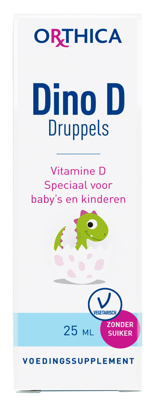 Eine Verpackung des Nahrungsergänzungsmittels 'Dino D Druppels' von Orthica. Auf der Vorderseite steht 'Vitamine D Speciaal voor baby's en kinderen'. Ein grüner Dinosaurier schlüpft aus einem Ei. Das Produkt ist vegetarisch und zuckerfrei.