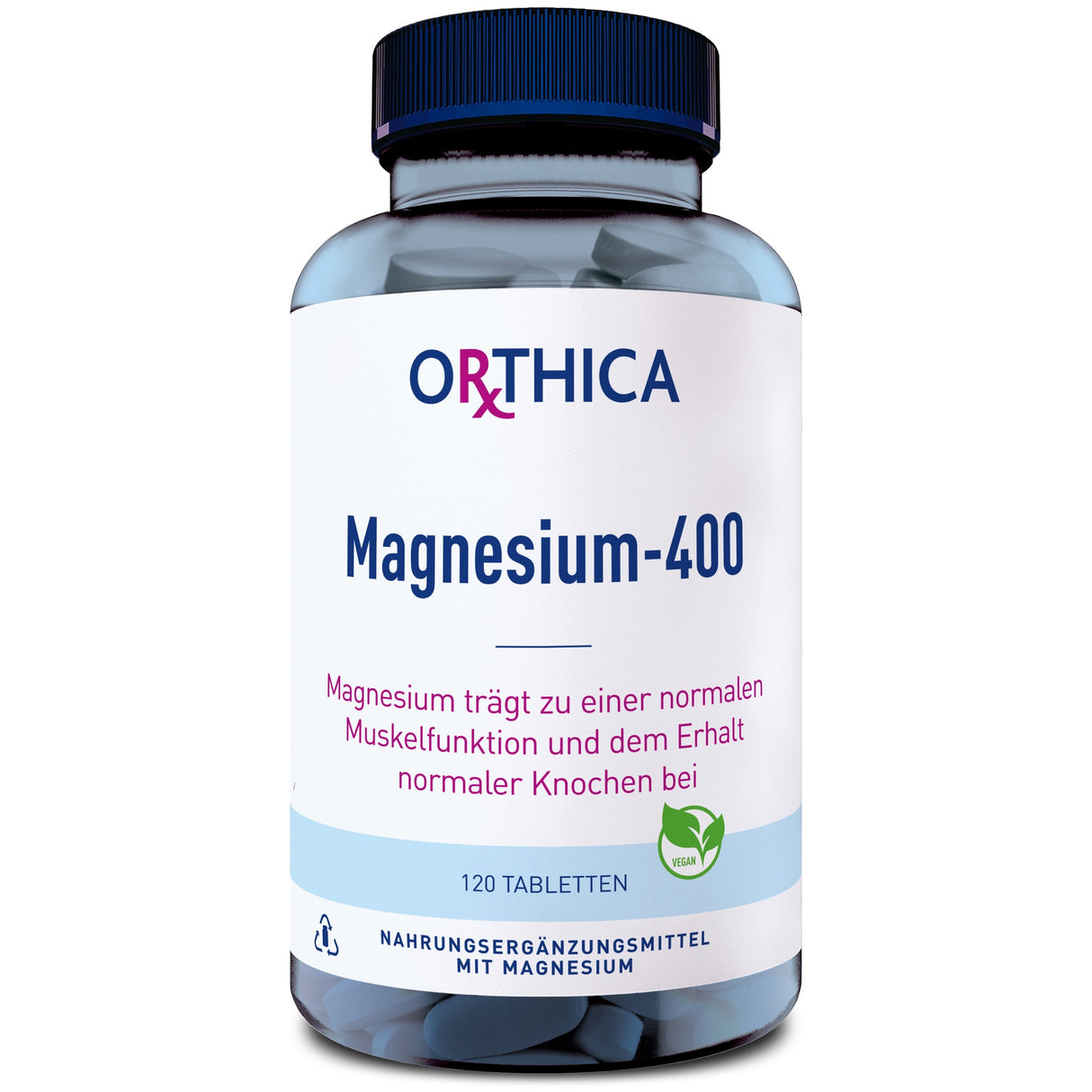 Eine Flasche mit der Aufschrift 'Orthica Magnesium-400' steht im Vordergrund. Die Flasche ist transparent und enthält Tabletten. Auf dem Etikett steht, dass Magnesium zur normalen Muskelfunktion und zum Erhalt normaler Knochen beiträgt. Die Flasche enthält 120 Tabletten und ist als vegan gekennzeichnet. Das Design ist schlicht mit blauer und weißer Farbgebung.