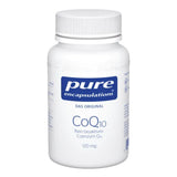 Das Bild zeigt eine weiße Plastikflasche mit einem Schraubverschluss. Auf dem Etikett steht 'pure encapsulations CoQ10 Rein bioaktives Coenzym Q10 120 mg'. Die Flasche ist vor einem weißen Hintergrund platziert.