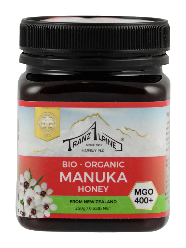 Ein Glas Bio-Manuka-Honig der Marke TranzAlpine aus Neuseeland. Das Etikett zeigt ein Bergmotiv und die Aufschrift "MGO 400+". Der Honig stammt aus biologischem Anbau und hat ein Nettogewicht von 250 g.