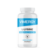 Werbung für L-Lysin-Kapseln mit einer lächelnden Frau am Strand. Text beschreibt L-Lysin als essentielle Aminosäure, 500 mg pro Kapsel.