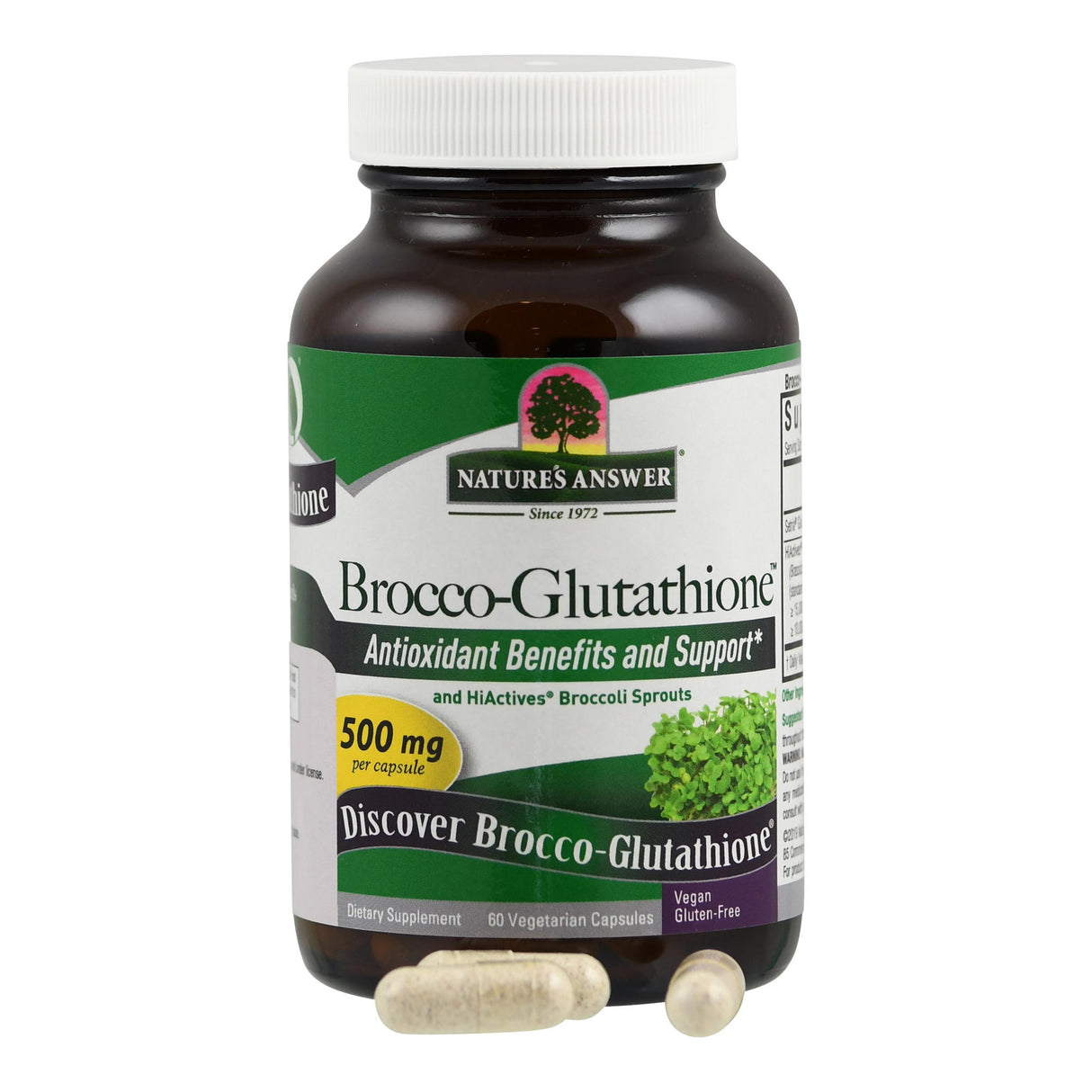 Ein braunes Glasfläschchen mit weißem Deckel, auf dem "Nature's Answer Brocco-Glutathione" steht. Das Etikett wirbt mit antioxidativen Vorteilen. Vor der Flasche liegen zwei Kapseln. Das Produkt ist vegan und glutenfrei.