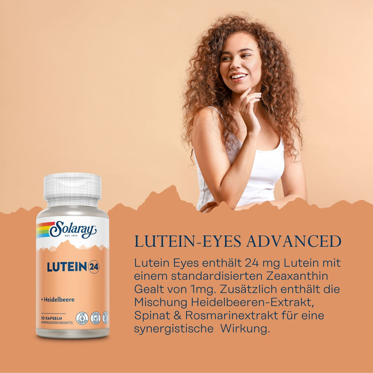 Frau lächelt, hält Hand am Kinn. Produkt: Solaray Lutein 24 Heidelbeere. Text beschreibt Inhaltsstoffe: Lutein, Zeaxanthin, Heidelbeeren, Spinat, Rosmarin.