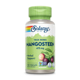 Das Bild zeigt eine Flasche des Nahrungsergänzungsmittels Solaray True Herbs Mangosteen. Die Flasche ist grün und weiß und enthält 100 Vegcaps mit 475 mg Mangosteen-Extrakt. Auf dem Etikett sind Symbole für Non-GMO und Laborgeprüft zu sehen.