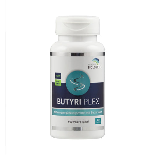 Die Abbildung zeigt eine weiße Plastikflasche mit einem Etikett, auf dem 'BUTYRI PLEX' steht. Es handelt sich um ein Nahrungsergänzungsmittel mit Buttersäure von American Biologics. Das Etikett ist blau und grün mit einem Logo. Die Flasche enthält 60 Kapseln mit je 600 mg. Auf dem Etikett sind auch die Begriffe 'VEGAN' und 'NON GMO' zu sehen.