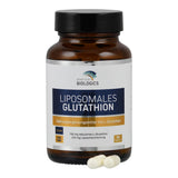 Das Bild zeigt eine braune Glasflasche mit schwarzem Deckel und einem Etikett, auf dem „Liposomales Glutathion“ steht. Es ist ein Nahrungsergänzungsmittel von American Biologics. Vor der Flasche liegen zwei weiße Kapseln.