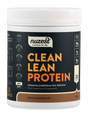 Ein Behälter mit Nuzest Clean Lean Protein, Geschmacksrichtung Rich Chocolate. Vegan, glutenfrei, laktosefrei, sojafrei, ohne Gentechnik.