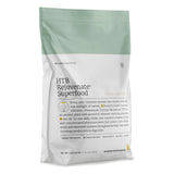 Die Abbildung zeigt eine Verpackung von HTB Rejuvenate Superfood in der Geschmacksrichtung French Vanilla. Auf der Verpackung sind Informationen über die gesundheitlichen Vorteile des Produkts, wie die Stärkung des Immunsystems und die Förderung der Muskelgesundheit, angegeben. Die Verpackung ist in Weiß und Grün gehalten und enthält Text über Inhaltsstoffe und Nährwerte.