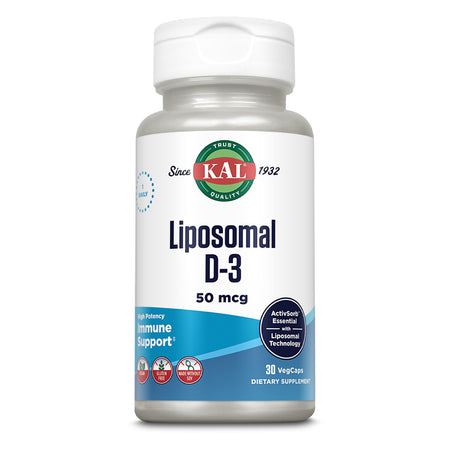 Die Abbildung zeigt eine Flasche des Nahrungsergänzungsmittels Liposomal D-3 von KAL. Die Flasche hat ein weißes Etikett mit blauer und roter Schrift, das den Markennamen und die Produktinformation anzeigt. Der Text auf dem Etikett hebt die liposomale Technologie und den Gehalt von 50 mcg Vitamin D-3 hervor. Zudem sind Symbole für glutenfrei und ohne Soja enthalten. Die Flasche enthält 30 VegCaps und ist für die tägliche Einnahme vorgesehen.