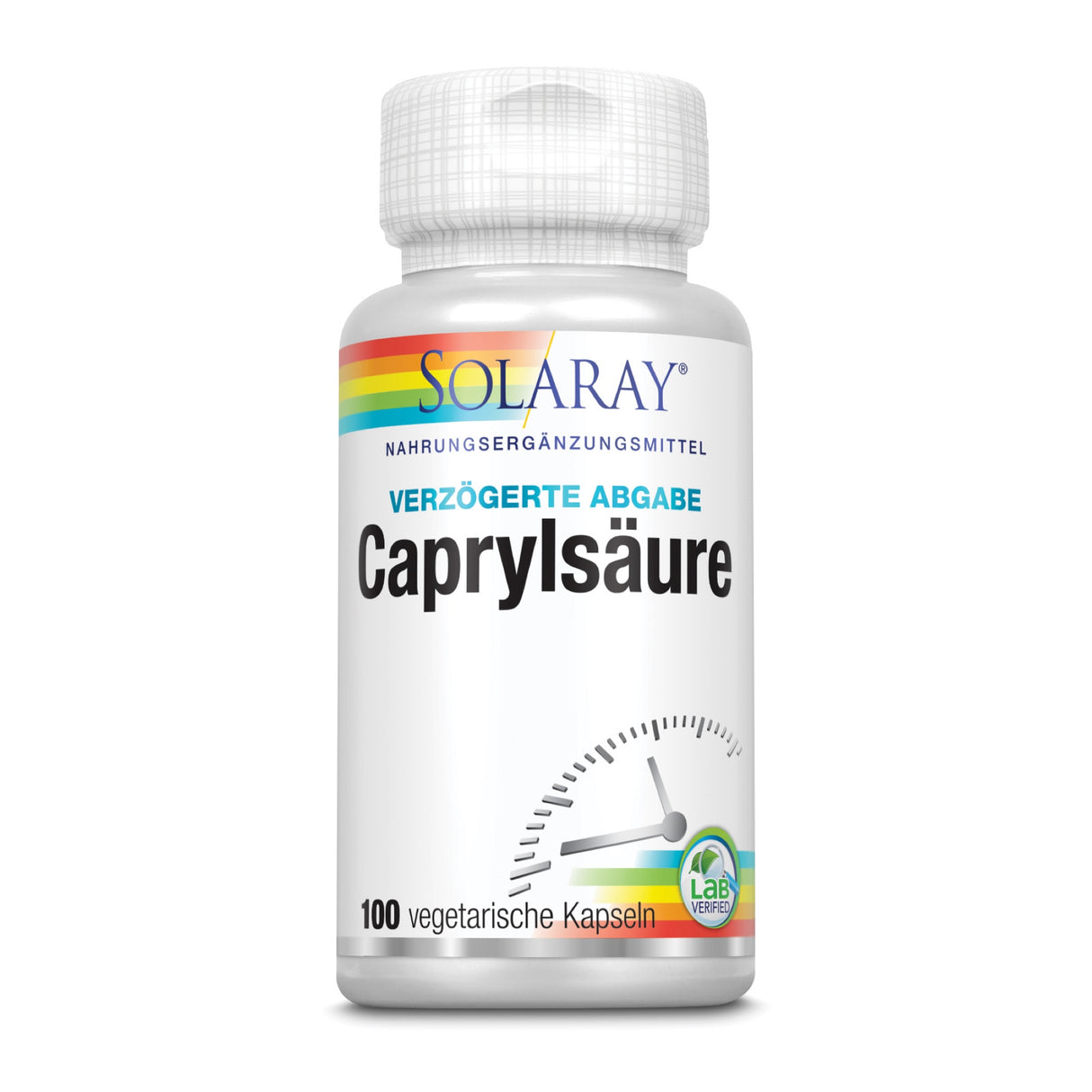 Das Bild zeigt eine weiße Plastikflasche mit einem Schraubverschluss. Auf der Flasche steht 'SOLARAY Nahrungsergänzungsmittel Verzögerte Abgabe Caprylsäure'. Es sind 100 vegetarische Kapseln enthalten. Die Beschriftung ist in verschiedenen Farben gehalten, darunter ein Regenbogenstreifen oben. Ein kleines Logo mit einem Blatt und der Aufschrift 'Lab Verified' ist ebenfalls sichtbar.