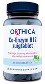 Ein Glasbehälter mit einem blauen Deckel enthält 60 Lutschtabletten von Orthica Co-Enzym B12. Auf dem Etikett steht: 'Krachtige dosering vitamine B12 als methylcobalamine'. Ein Vegan-Logo ist ebenfalls sichtbar.