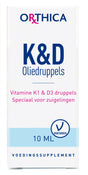 Die Verpackung eines Nahrungsergänzungsmittels von Orthica ist abgebildet. Auf der Vorderseite steht 'K&D Olie Druppels', 'Vitamine K1 & D3 druppels speciaal voor zuigelingen', '10 ML' und 'Voedingssupplement'. Ein Vegetarisch-Symbol ist ebenfalls sichtbar.