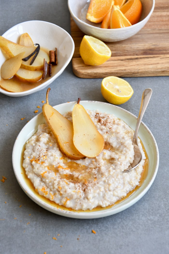 Porridge mit gedünsteten Birnen