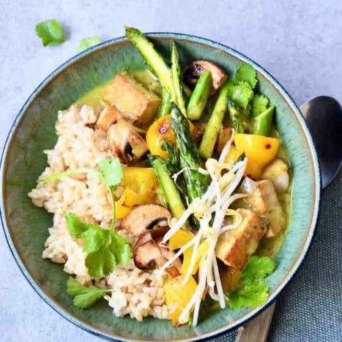 Thai-Curry mit Tofu, Champignons und Paprika