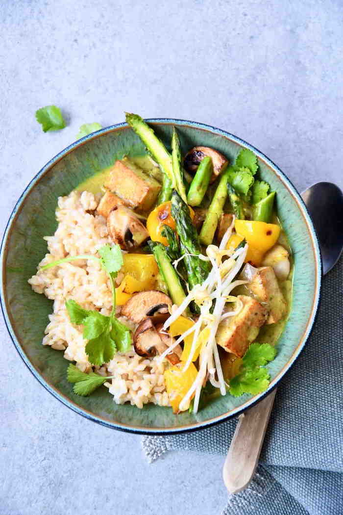 Thai-Curry mit Tofu, Champignons und Paprika