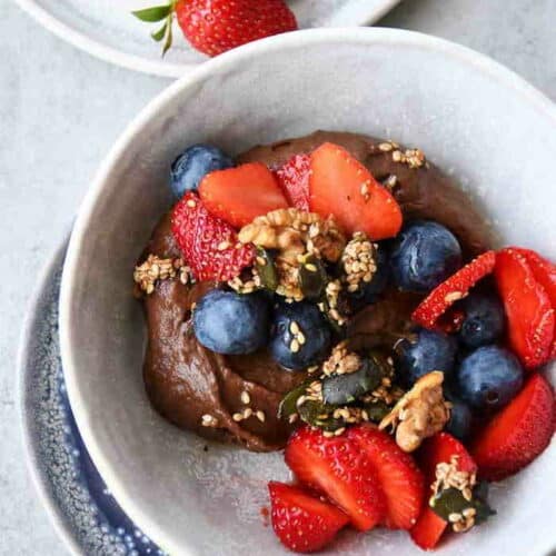 Schoko-Creme mit frischen Beeren