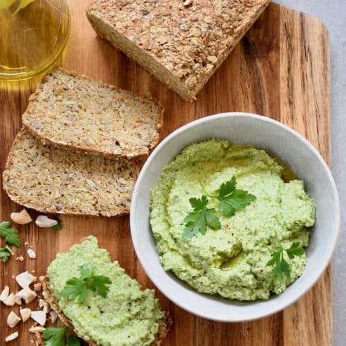 Brokkolipesto auf Wunderbrot