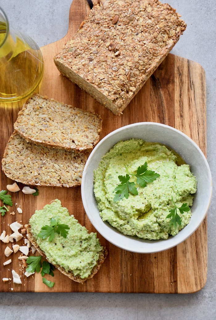 Brokkolipesto auf Wunderbrot