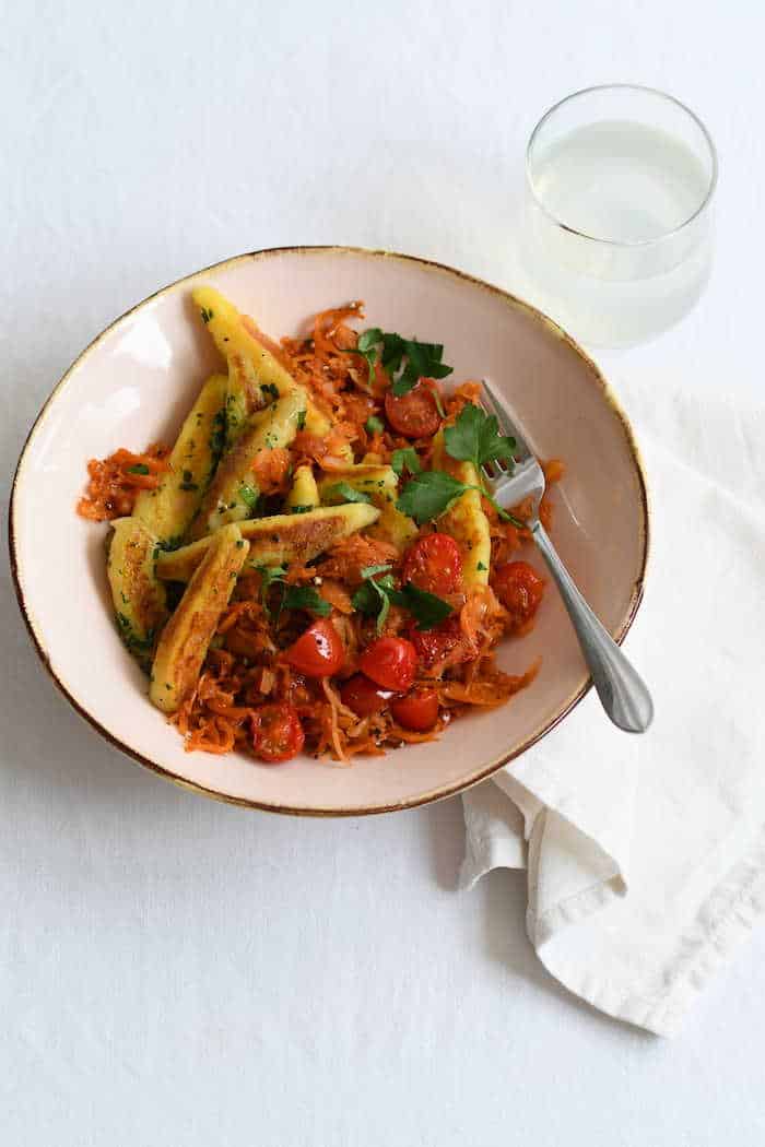 Tomatisierter Sauerkraut-Topf mit Schupfnudeln