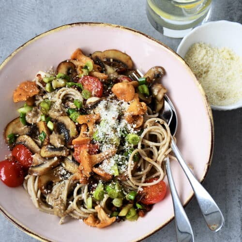Nudeln mit Steinpilzpesto
