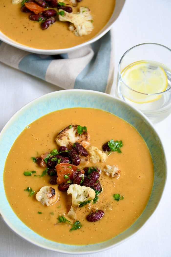 Rote Linsensuppe mit Blumenkohl und Kidneybohnen