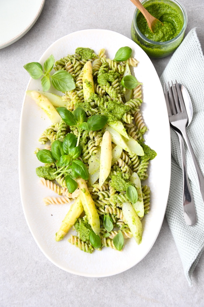 Spargel mit Pestonudeln