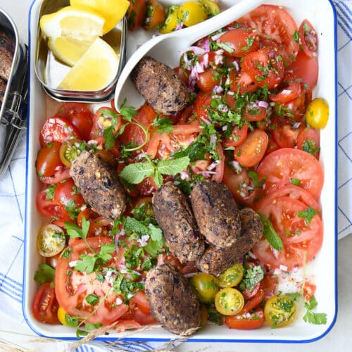 Tomatensalat mit Bohnen-Köfte