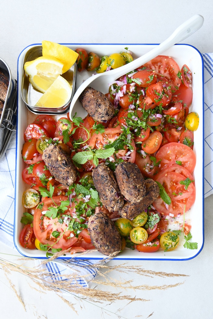 Tomatensalat mit Bohnen-Köfte - Supplementa