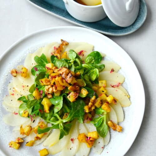 Birnen-Carpaccio mit Feldsalat