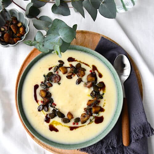 Pastinakensuppe mit gebratenen Maronen