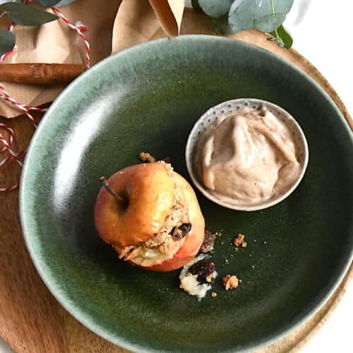 Bratapfel mit Zimt-Nicecream