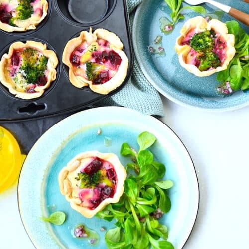 Gemüse-Tartelettes mit Feldsalat