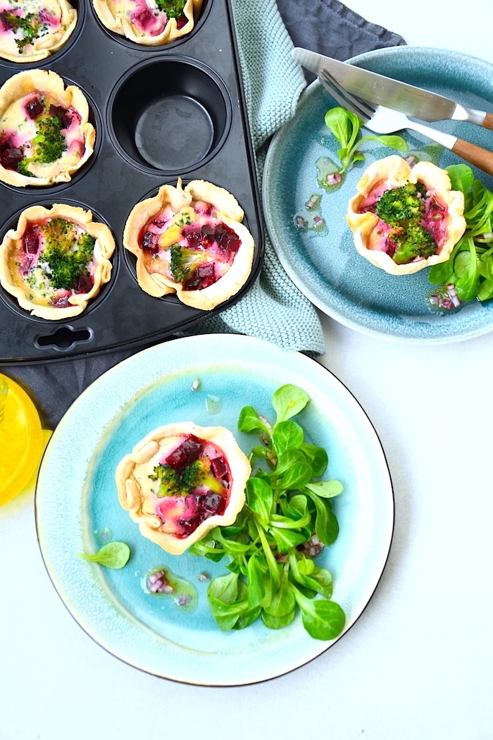 Gemüse-Tartelettes mit Feldsalat