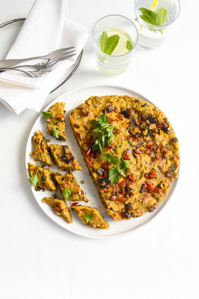 Vegane Tortilla Española mit Gemüse