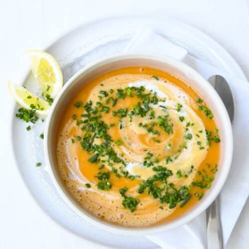 Möhren-Kartoffelsuppe mit Kräutern