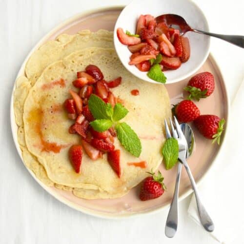 Vegane Pfannkuchen mit Erdbeerkompott – Fruchtig und lecker
