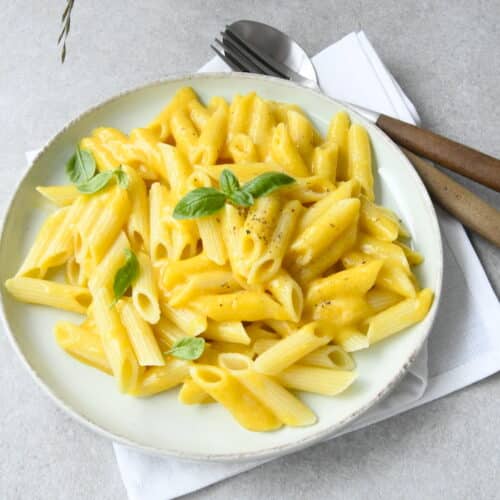 Vegane Mac & Cheese mit Kartoffel-Karotten-Sauce – glutenfrei & cremig