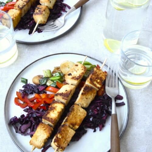 Tofuspieße vom Grill mit Wok-Gemüse