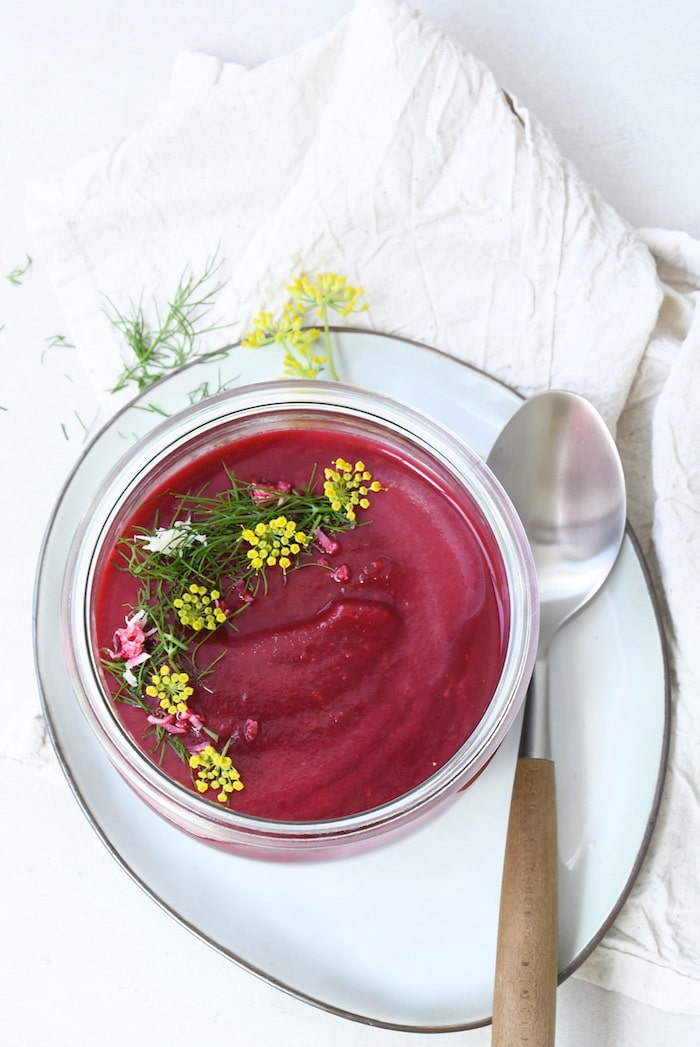 Rote-Bete-Suppe mit Apfel & Meerrettich 