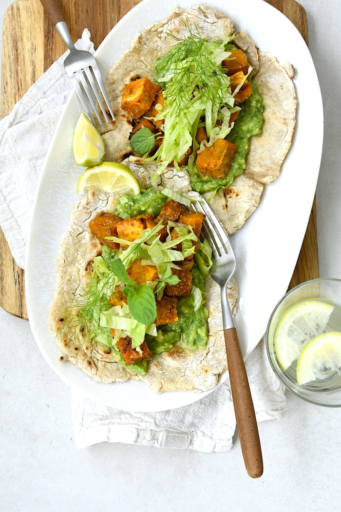 Flatbread mit gerösteter Süßkartoffel & Gurken-Creme 