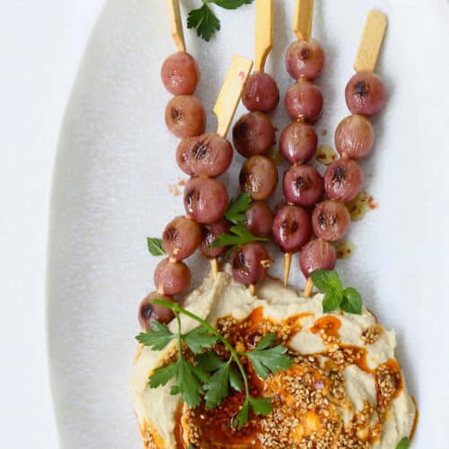 Trauben-Spieße mit Bohnen-Hummus