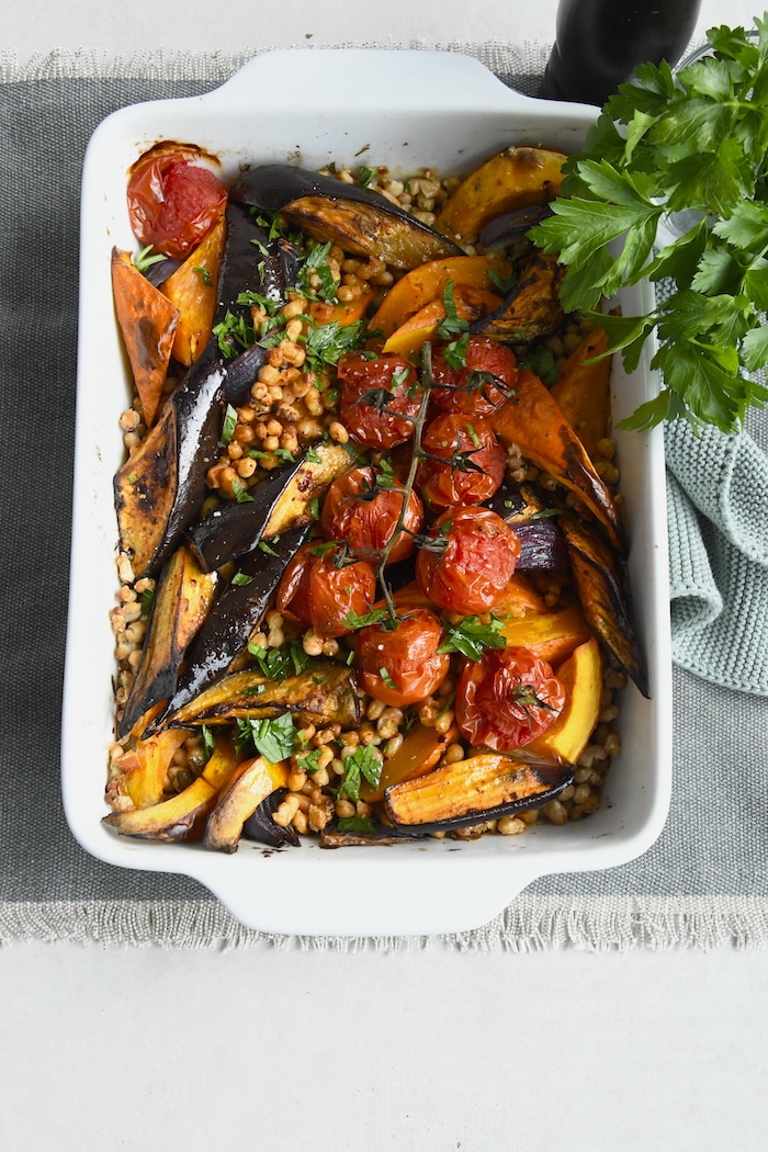 Weiße Bohnen mit Kürbis und Aubergine aus dem Ofen