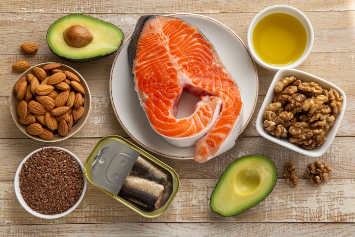 Gesunde Lebensmittel: Lachs, Nüsse, Avocado