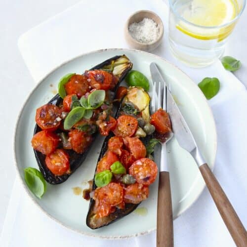 Mediterrane Auberginen mit Tomaten-Kapernsauce – sardisches Gemüsegericht voller Polyphenole