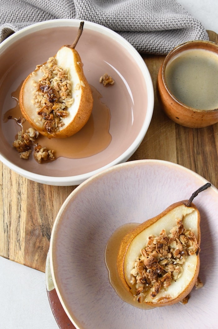 Gebackene Birnen mit Haferflocken-Crunch