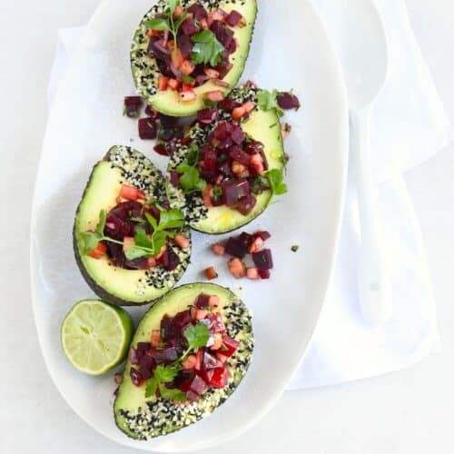 Gefüllte Avocado mit Rote-Bete-Salat